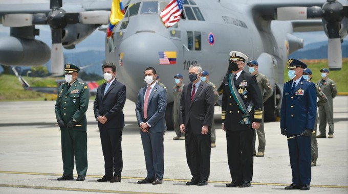 Gobierno Nacional recibió dos aviones Hércules C-130, donados por el Gobierno de Estados Unidos